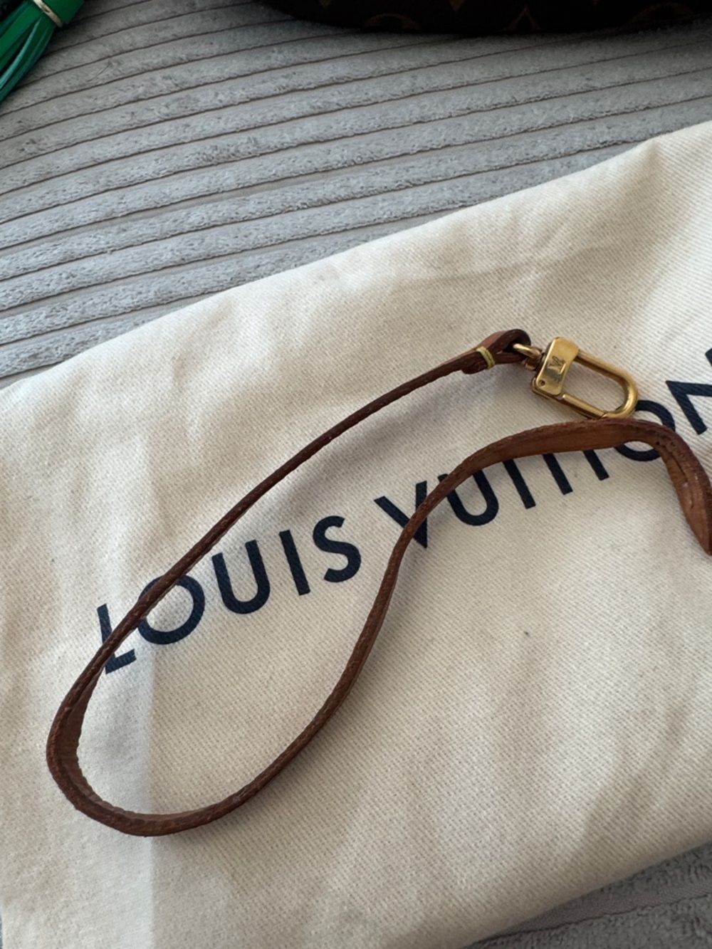 Louis Vuitton Monogram shoulder bag pouchette. - Picture 8 of 15